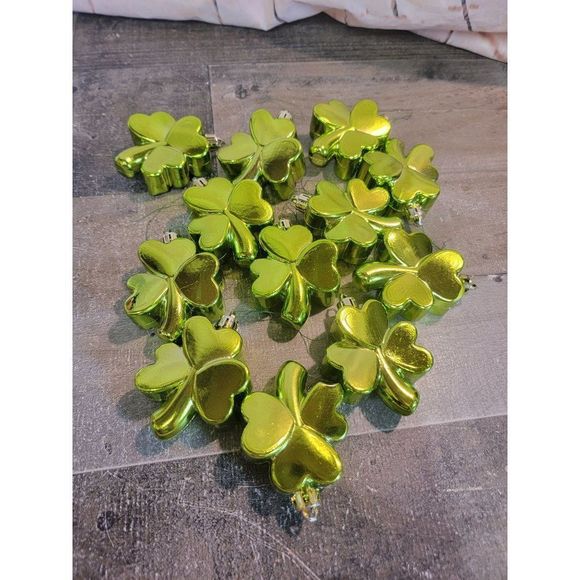 Shiny green Saint Patrick's Day Clover ornament set - Picture 5 of 5